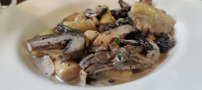 Tree Brasserie - הסעדה