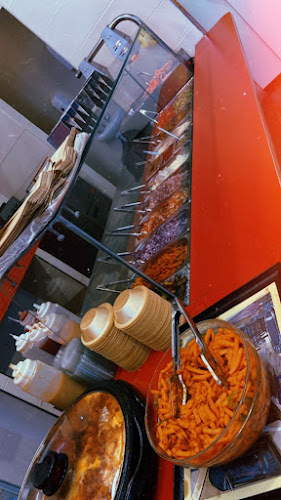 פינת הפיצה והפלאפל - הסעדה