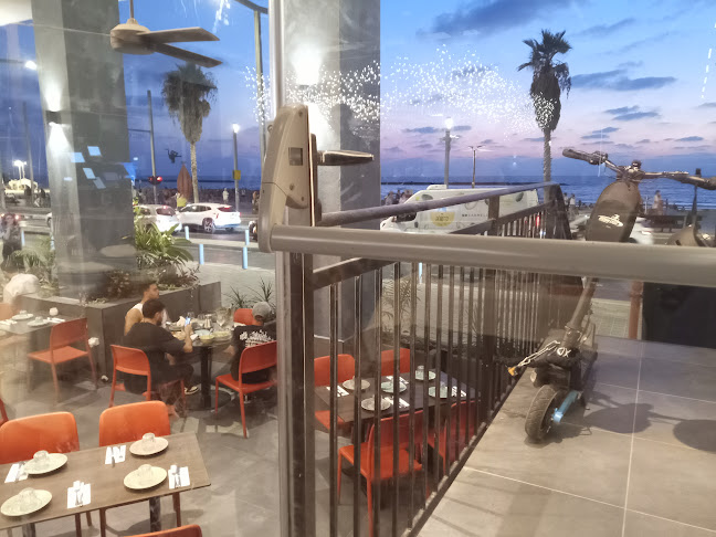 טנדורי Lands End TLV - הסעדה