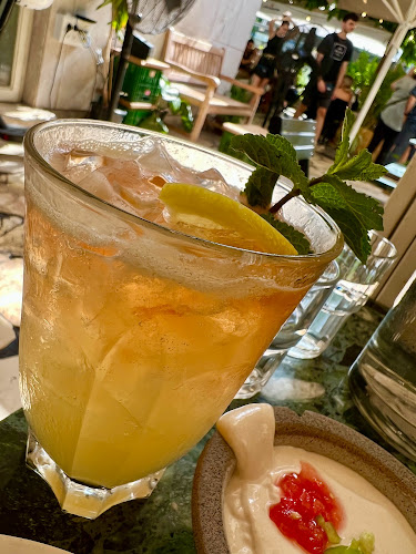 האחים - הסעדה