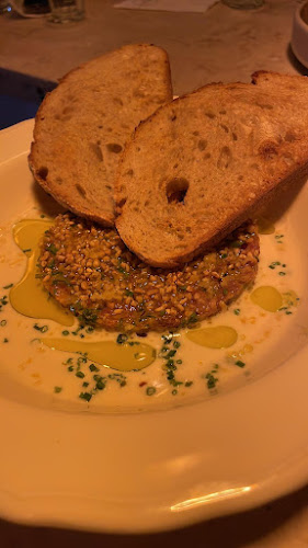 בסטורי - הסעדה