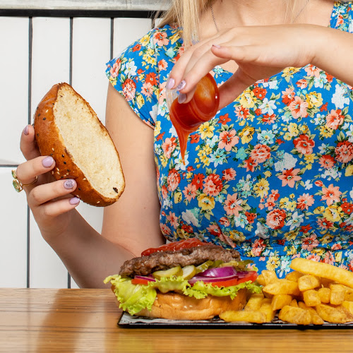 מוזס שופ חולון - moses shop holon | המבורגר כשר - הסעדה