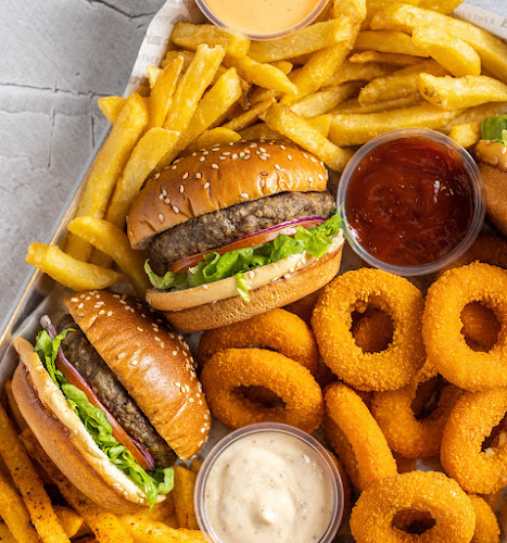 בורגרים קיסריה, כשר בשר חלק - הסעדה