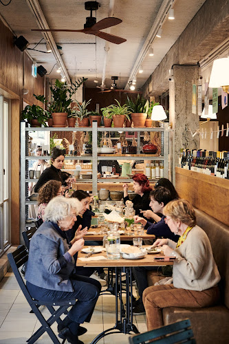 האחים - הסעדה