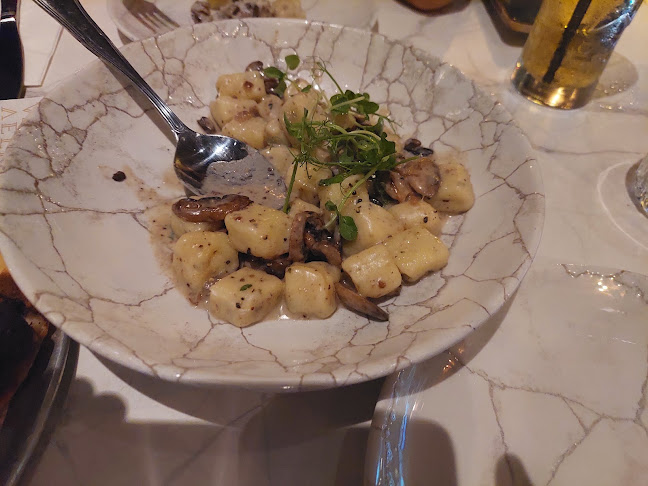 רפאלו ביג קריות - הסעדה