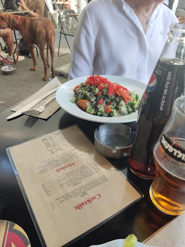 Tony and Esther - הסעדה