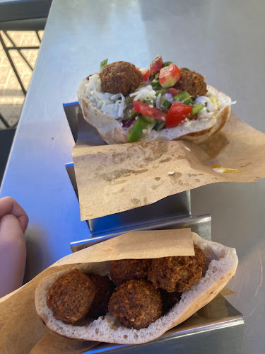 פלאפל כדורי - הבוטקה הכחול