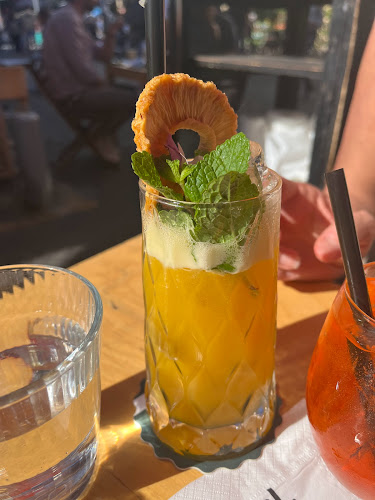 AKBAR בשוק הפשפשים אקבר - בר מסעדה