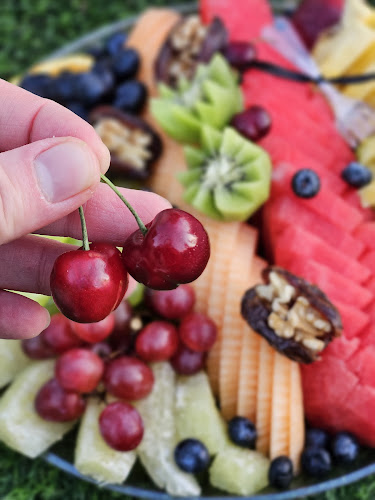 טובה קייקס עוגות, קינוחים ומגשי פירות - הסעדה