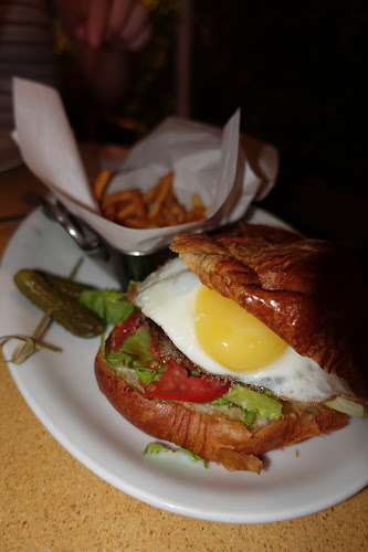 R&D by Benedict - הסעדה