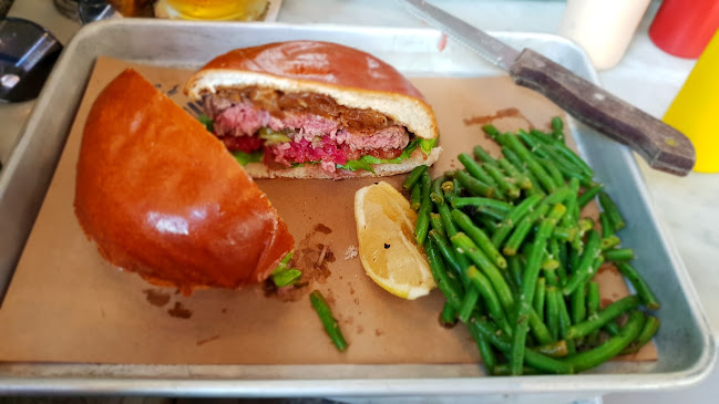 אמריקה בורגרס - הסעדה