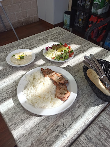 Opinii despre חומוס קבב (מסעדת חומוס ובשרים על האש) în קרית מוצקין - הסעדה