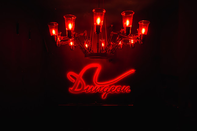 הדאנג'ן - הסעדה