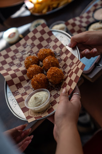 M32 burger - הסעדה