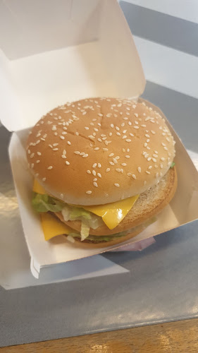 מקדונלד'ס - עכו (קניון עזריאלי)