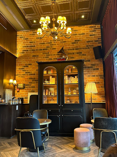 בייקר סאלון - Baker Saloon