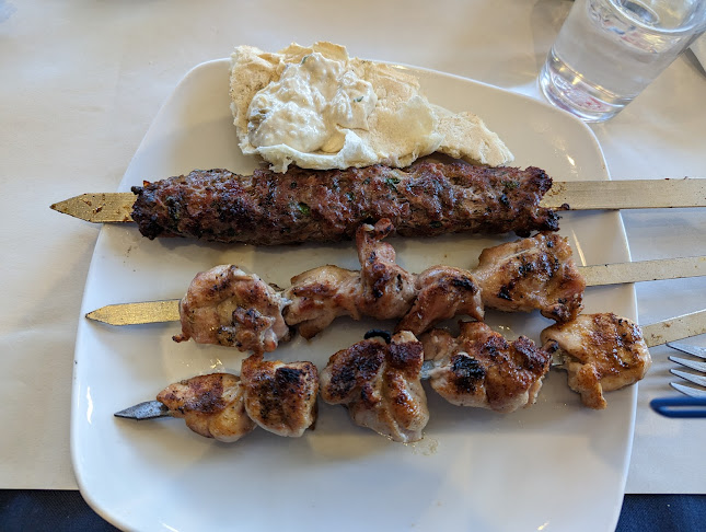 המנגל והטאבון - הסעדה