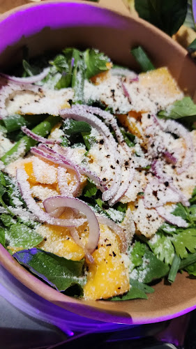 מרתה יין בחצר - הסעדה