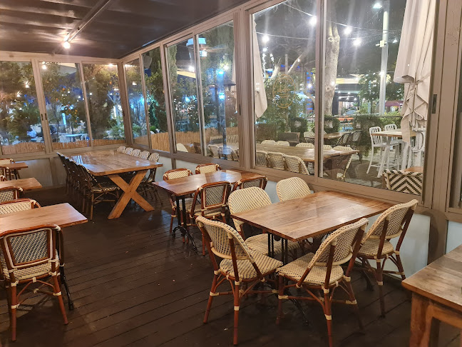 אגאדיר בורגר דרורים - הסעדה