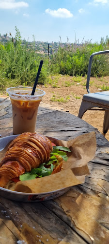 שלוש בקפה ShaloshBaCafe - הסעדה