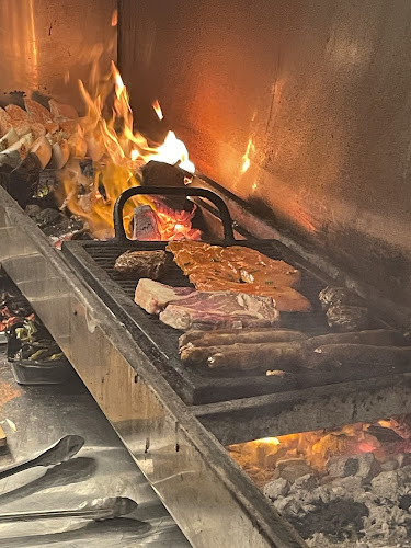 עלׇאֶש - בית של בשר - הסעדה