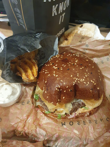 מוזס שופ חולון - moses shop holon | המבורגר כשר - הסעדה