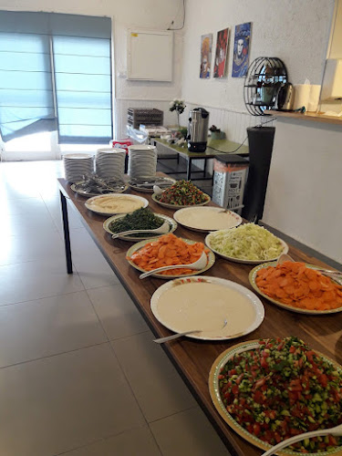 חומוס מיכא - הסעדה