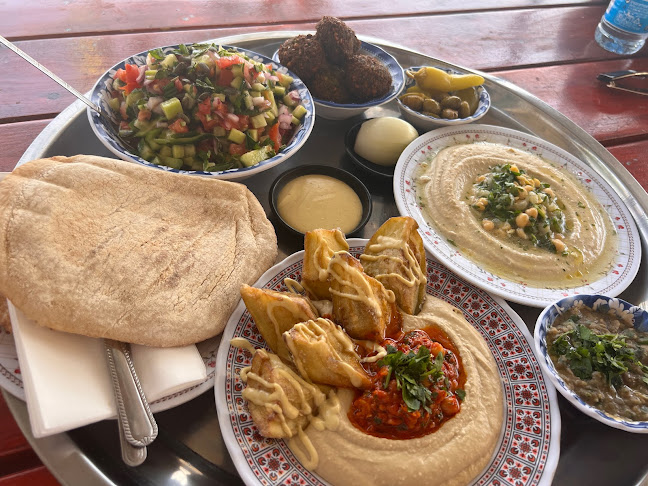 אינתי חומוסיה דרומית - הסעדה