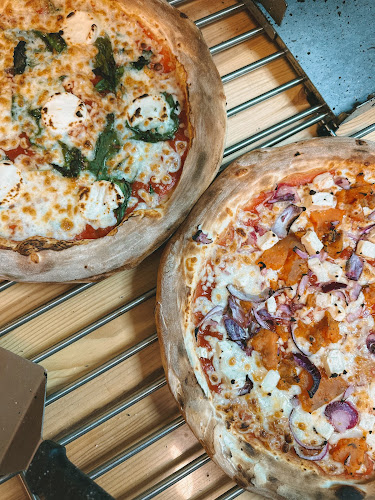 Gusta Pizza | גוסטה פיצה - הסעדה