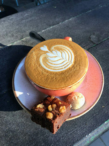 קפטיש – קפה קלוי במקום בתל אביב. Cafetish – Neighborhood Coffee Roastery in Tel Aviv