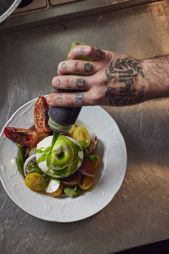 בר 30 - הסעדה