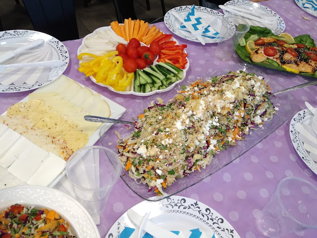 עוזי וגלית - הסעדה