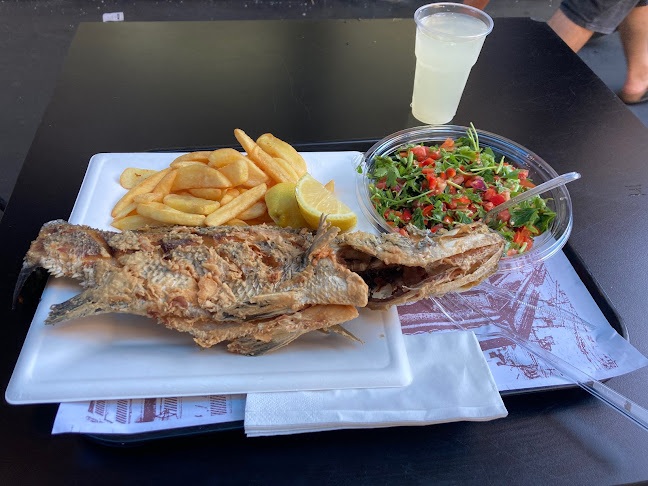 פיש אנד צ'יפס מרקט, דגי אלי - הסעדה