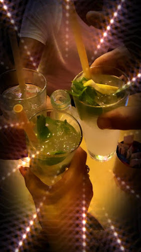 AKBAR בשוק הפשפשים אקבר - בר מסעדה - הסעדה