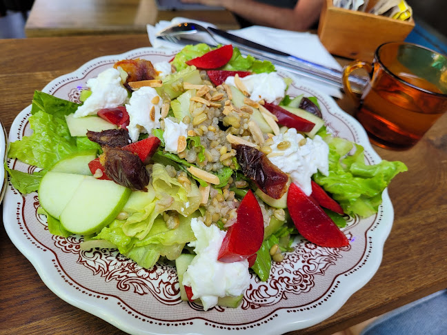 קפה קרוסלה‎ - הסעדה