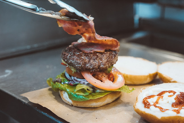 MG burger JLM (אמ ג׳י בורגר)