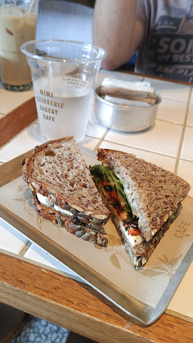 נונו מימי כפר סבא - הסעדה