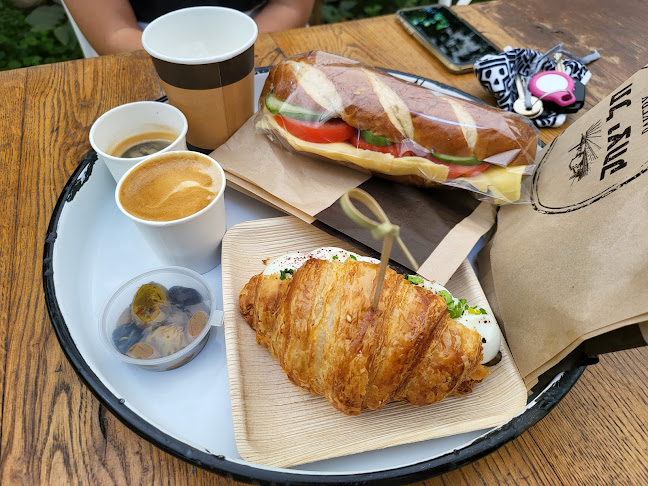 Opinii despre תל יצחק בייקרי în תל יצחק - הסעדה