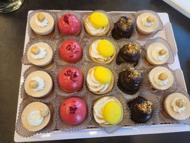 קאנאפ'ס - פינגר פוד, מגשי אירוח וקייטרינג חלבי - Canapes - פתח תקווה