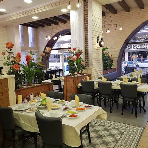 המנגל והטאבון