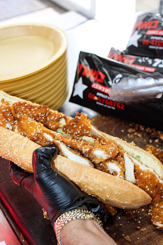 שניצל בוארון - הסעדה