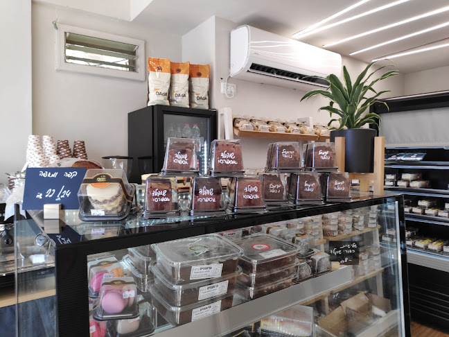 פיס אוף קייק - קונדיטוריה בירושלים | בית קפה | עוגות | עוגיות | עוגות יום הולדת | קינוחים - ירושלים