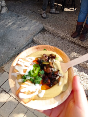 אינתי חומוסיה דרומית - הסעדה