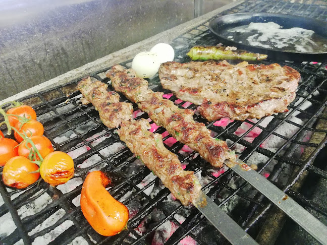 המנגל והטאבון - הסעדה