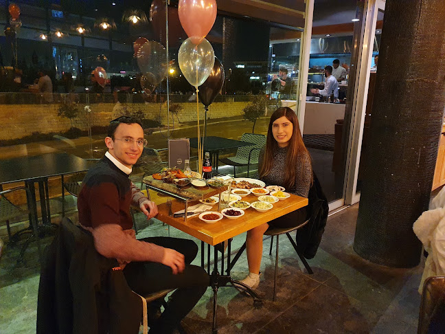 החברים ירושלים מהדרין - הסעדה