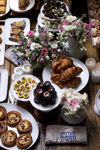 מעדנייה מקומית - הסעדה