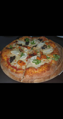 פיצה בכפר - הסעדה