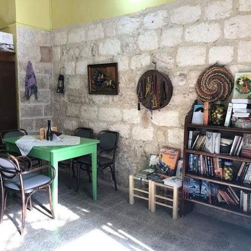 Almaha Book Store & Cafe - הסעדה