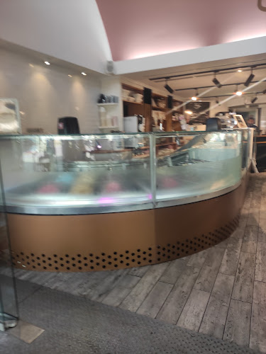 טוני אייס - הסעדה