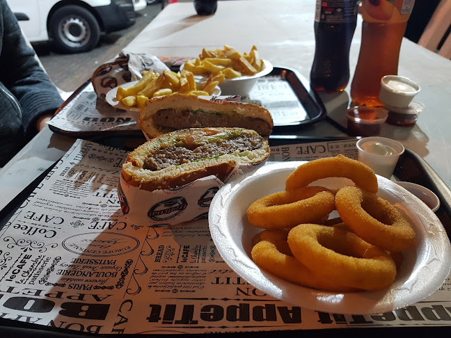 האקדמיה לנקניק - הסעדה